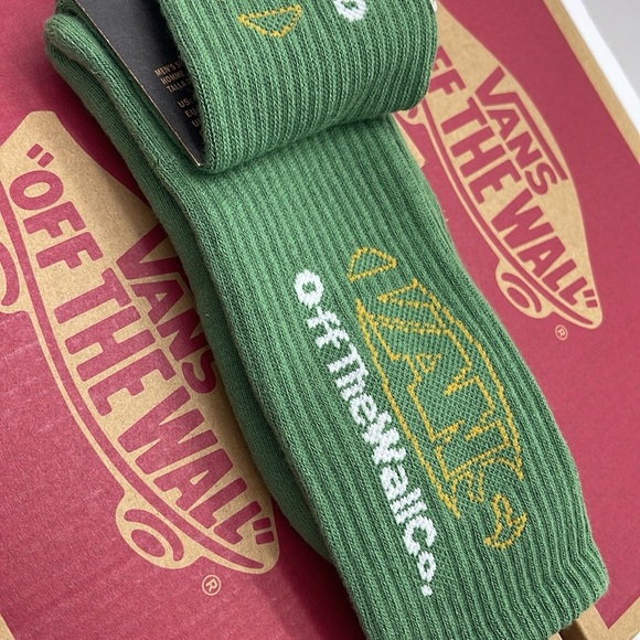 VANS®
"OFF THE WALL" 1 pair Crew Socks Size Medium NWT - Picture 14 of 16